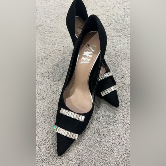 Black suede Zara Heels. Used once only. In excellent condition - Picture 4 of 4